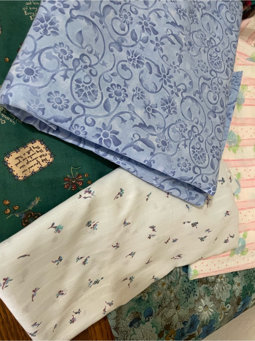 Assorted Bundle Of Sewing Fabric vintage floral 4 yards )one yard each )